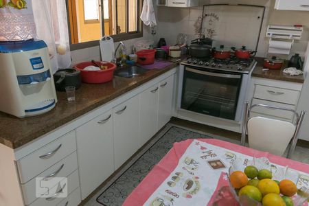 Casa à venda com 450m², 4 quartos e 8 vagas1o. Andar - Cozinha (Armários)