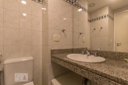 Apartamento para alugar com 103m², 3 quartos e 2 vagas Apartamento para alugar com 103m², 3 quartos e 2 vagasBanheiro
