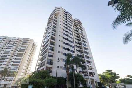 Apartamento para alugar com 103m², 3 quartos e 2 vagas Apartamento para alugar com 103m², 3 quartos e 2 vagasFachada