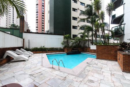 Apartamento para alugar com 168m², 3 quartos e 2 vagas Apartamento para alugar com 168m², 3 quartos e 2 vagasÁrea comum - Piscina