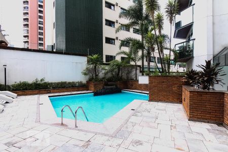 Apartamento para alugar com 168m², 3 quartos e 2 vagas Apartamento para alugar com 168m², 3 quartos e 2 vagasÁrea comum - Piscina