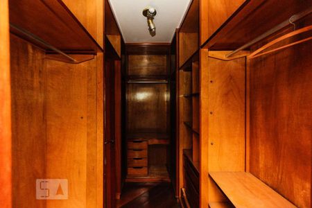 Apartamento para alugar com 168m², 3 quartos e 2 vagas Apartamento para alugar com 168m², 3 quartos e 2 vagasCloset da Suite