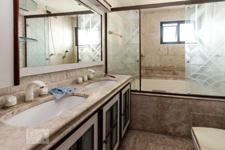 Apartamento para alugar com 168m², 3 quartos e 2 vagas Apartamento para alugar com 168m², 3 quartos e 2 vagasBanheiro da Suite