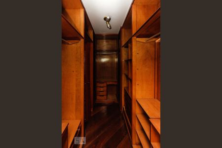Apartamento para alugar com 168m², 3 quartos e 2 vagas Apartamento para alugar com 168m², 3 quartos e 2 vagasCloset da Suite