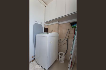 Área de serviço de apartamento para alugar com 1 quarto, 56m² em Jardim Goiás, Goiânia