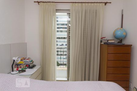 Apartamento à venda com 232m², 4 quartos e 4 vagas Apartamento à venda com 232m², 4 quartos e 4 vagasJanela da suíte 4