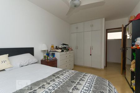 Apartamento à venda com 232m², 4 quartos e 4 vagas Apartamento à venda com 232m², 4 quartos e 4 vagasSuíte 2