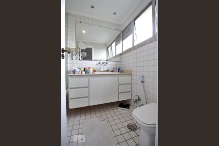 Apartamento à venda com 168m², 4 quartos e 3 vagasBanheiro da suíte 3