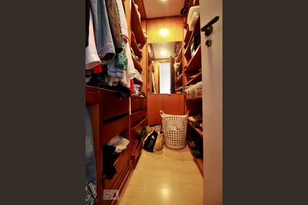 Apartamento à venda com 168m², 4 quartos e 3 vagasCloset