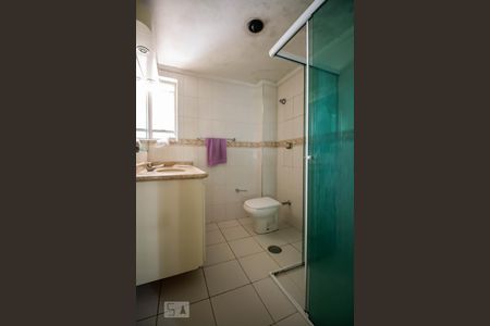Banheiro social de apartamento para alugar com 3 quartos, 133m² em Pinheiros, São Paulo