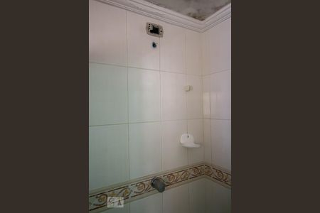 Banheiro social detalhe de apartamento para alugar com 3 quartos, 133m² em Pinheiros, São Paulo