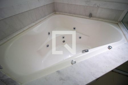 Apartamento para alugar com 130m², 4 quartos e 3 vagas Apartamento para alugar com 130m², 4 quartos e 3 vagasBanheiro da Suite 4