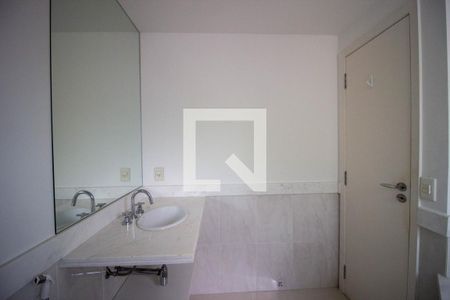 Apartamento para alugar com 130m², 4 quartos e 3 vagas Apartamento para alugar com 130m², 4 quartos e 3 vagasBanheiro da Suite 4