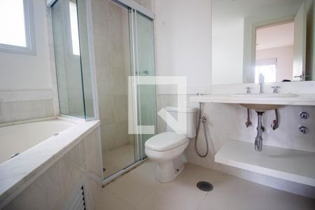 Apartamento para alugar com 130m², 4 quartos e 3 vagas Apartamento para alugar com 130m², 4 quartos e 3 vagasBanheiro da Suite 4