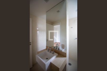 Apartamento para alugar com 130m², 4 quartos e 3 vagas Apartamento para alugar com 130m², 4 quartos e 3 vagasBanheiro das Suites