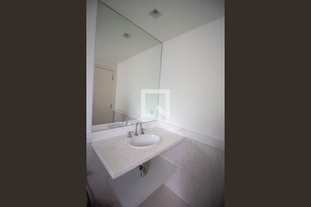Apartamento para alugar com 130m², 4 quartos e 3 vagas Apartamento para alugar com 130m², 4 quartos e 3 vagasBanheiro da Suite 4