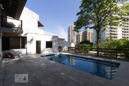 Casa à venda com 600m², 5 quartos e 4 vagasPiscina