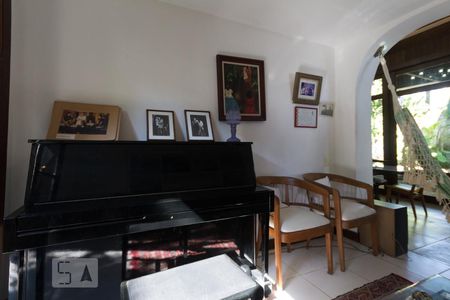 Casa à venda com 600m², 5 quartos e 4 vagasSala de TV