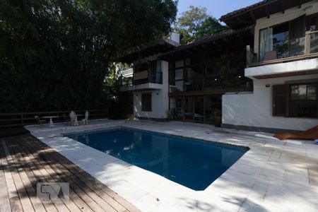 Casa à venda com 600m², 5 quartos e 4 vagasPiscina