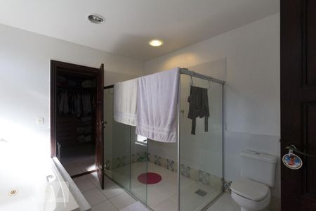 Casa à venda com 600m², 5 quartos e 4 vagasBanheiro (Suíte)