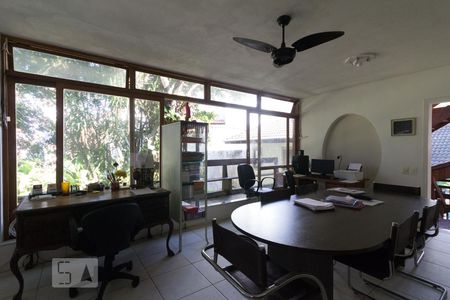 Casa à venda com 600m², 5 quartos e 4 vagasEscritório
