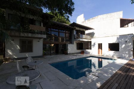 Casa à venda com 600m², 5 quartos e 4 vagasPiscina