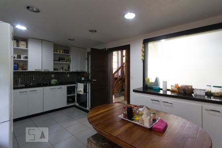 Casa à venda com 600m², 5 quartos e 4 vagasCozinha
