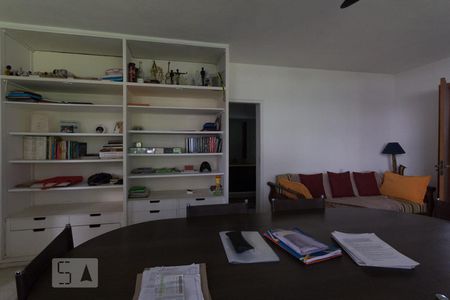 Casa à venda com 600m², 5 quartos e 4 vagasEscritório