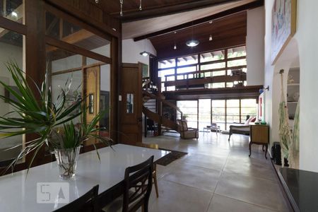 Casa à venda com 600m², 5 quartos e 4 vagasSala