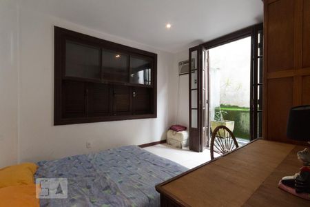 Casa à venda com 600m², 5 quartos e 4 vagasQuarto