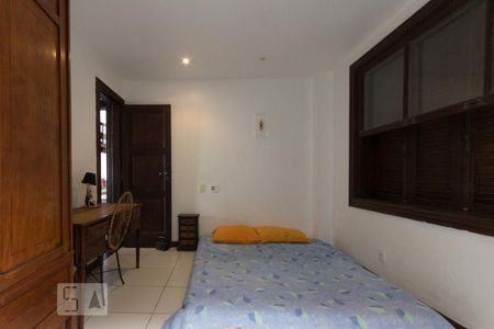 Casa à venda com 600m², 5 quartos e 4 vagasQuarto