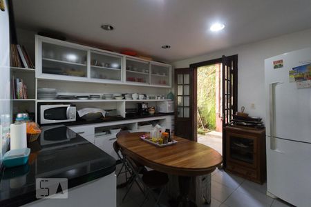 Casa à venda com 600m², 5 quartos e 4 vagasCozinha