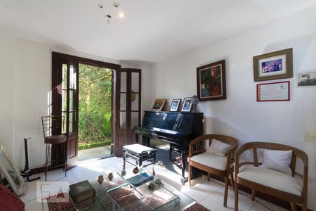 Casa à venda com 600m², 5 quartos e 4 vagasSala de TV