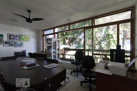 Casa à venda com 600m², 5 quartos e 4 vagasEscritório