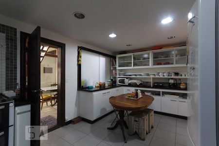 Casa à venda com 600m², 5 quartos e 4 vagasCozinha