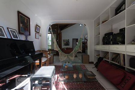 Casa à venda com 600m², 5 quartos e 4 vagasSala de TV