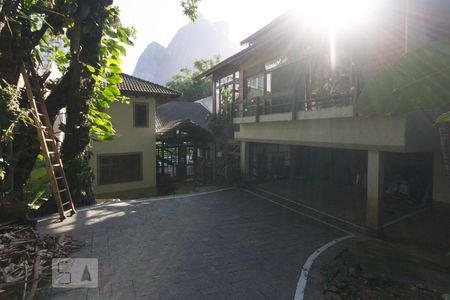 Casa à venda com 600m², 5 quartos e 4 vagasFachada