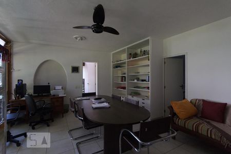 Casa à venda com 600m², 5 quartos e 4 vagasEscritório