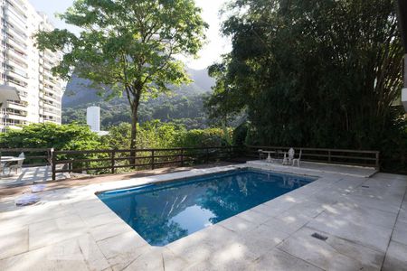 Casa à venda com 600m², 5 quartos e 4 vagasPiscina
