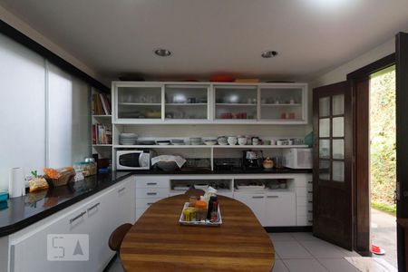 Casa à venda com 600m², 5 quartos e 4 vagasCozinha