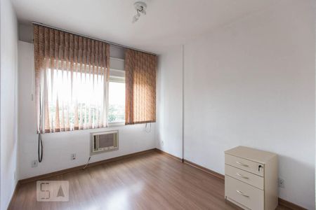 Quarto de apartamento à venda com 1 quarto, 42m² em Cavalhada, Porto Alegre