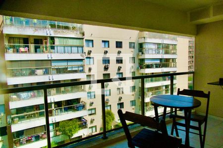 Apartamento à venda com 82m², 3 quartos e 1 vaga Apartamento à venda com 82m², 3 quartos e 1 vagaVaranda