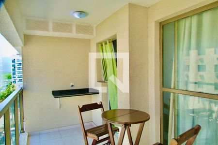 Apartamento à venda com 82m², 3 quartos e 1 vaga Apartamento à venda com 82m², 3 quartos e 1 vagaVaranda