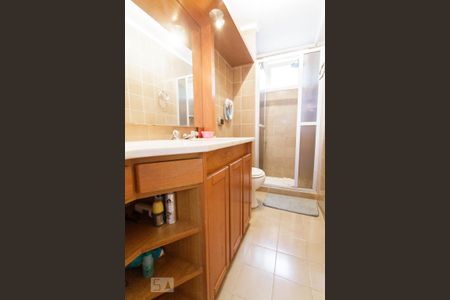 Banheiro de apartamento para alugar com 2 quartos, 60m² em Auxiliadora, Porto Alegre