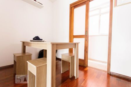 Sala de apartamento para alugar com 2 quartos, 60m² em Auxiliadora, Porto Alegre