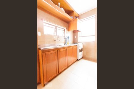 Cozinha de apartamento para alugar com 2 quartos, 60m² em Auxiliadora, Porto Alegre