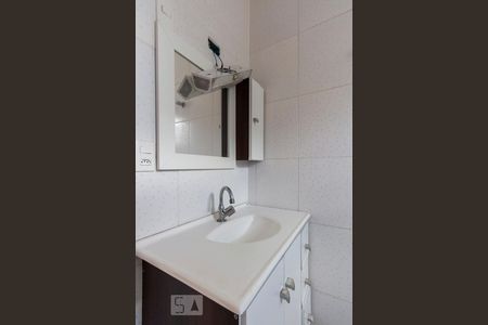 Banheiro social de casa à venda com 2 quartos, 130m² em Saúde, São Paulo