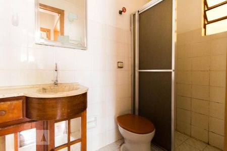 Banheiro de apartamento para alugar com 2 quartos, 47m² em Cavalhada, Porto Alegre