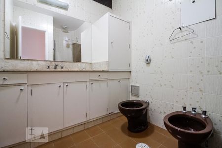 Casa de condomínio para alugar com 540m², 3 quartos e 2 vagasBanheiro