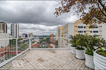 Apartamento para alugar com 260m², 2 quartos e 3 vagas Apartamento para alugar com 260m², 2 quartos e 3 vagasVaranda